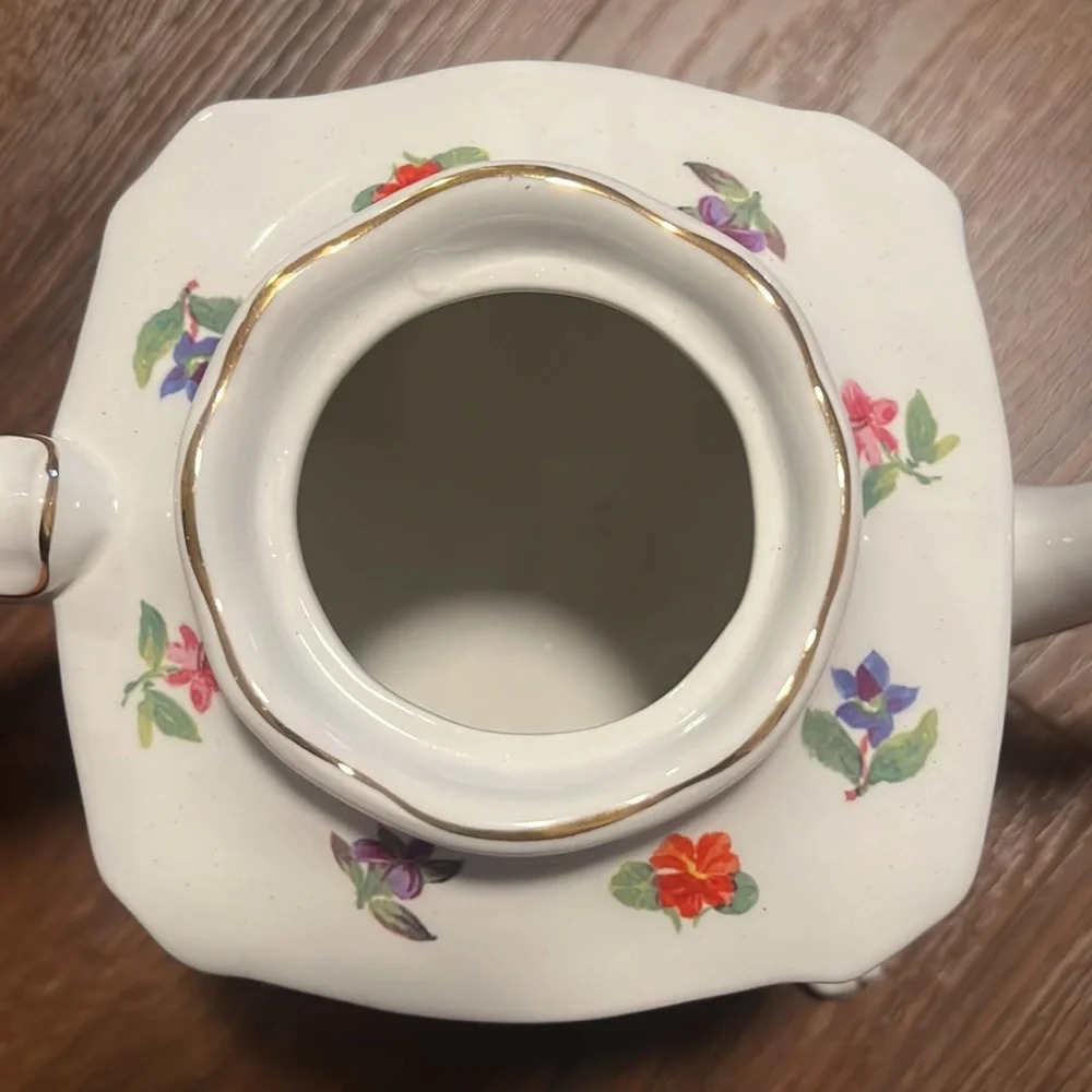 Vintage Crown Dorset Tea Pot Carriage Style Staffordshire England African Violet - Picture 7 of 10